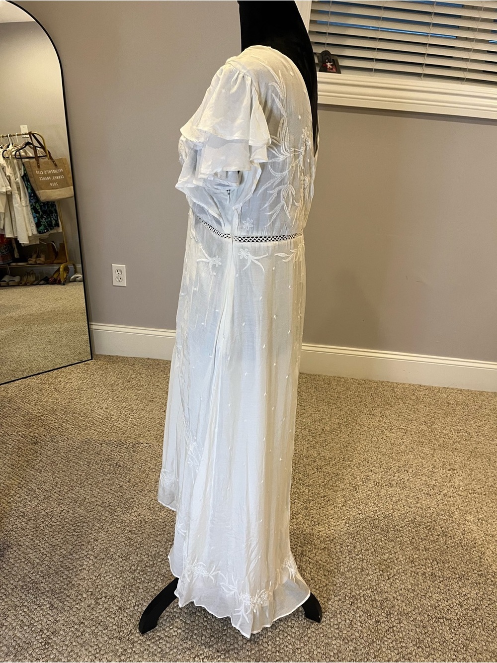 NWOT Love The Label White Embroidered V-Neck Maxi Dress- medium - Picture 3 of 6